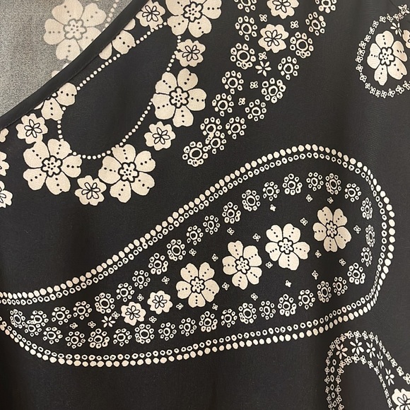 Express Blouse - Picture 2 of 4